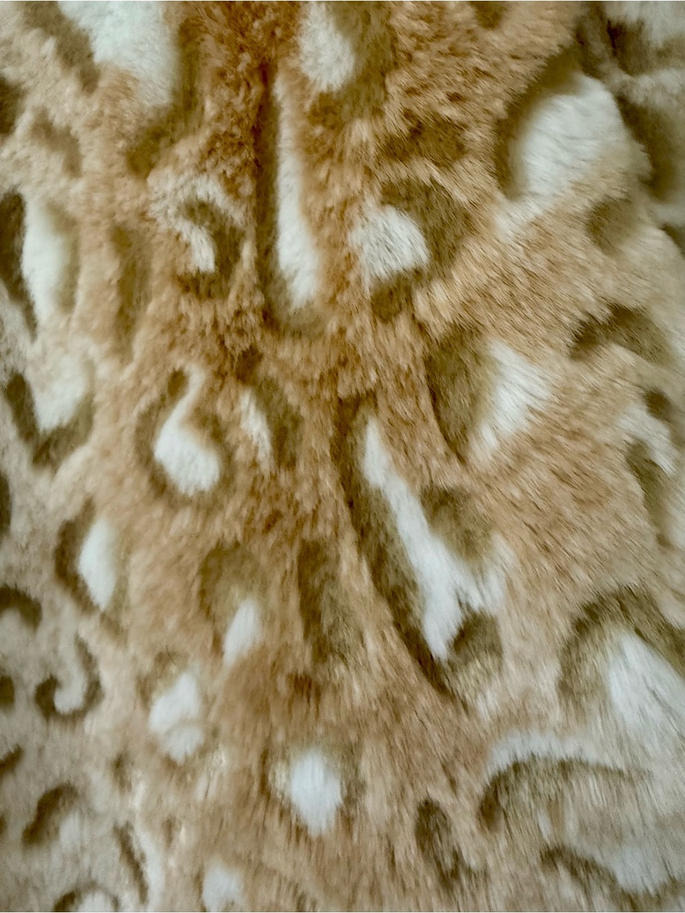 NWOT Coastlines Faux Fur Leopard Print Zip-Up Vest – Snow Leopard Pattern - Picture 2 of 6